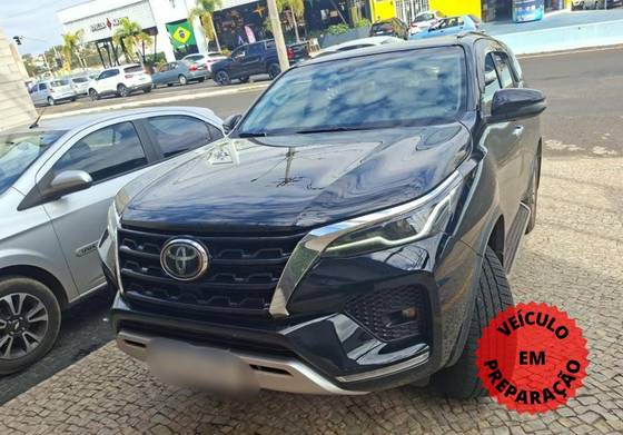 TOYOTA HILUX SW4 2.8 D-4D TURBO DIESEL SRX 7L 4X4 AUTOMÁTICO